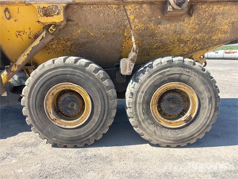 Komatsu HM300-1 ساحبات مفصلية