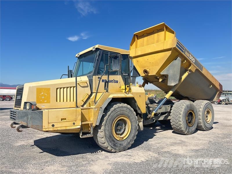 Komatsu HM300-1 ساحبات مفصلية
