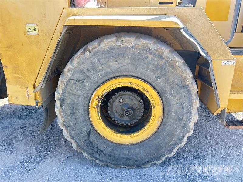 Komatsu HM300-1 ساحبات مفصلية