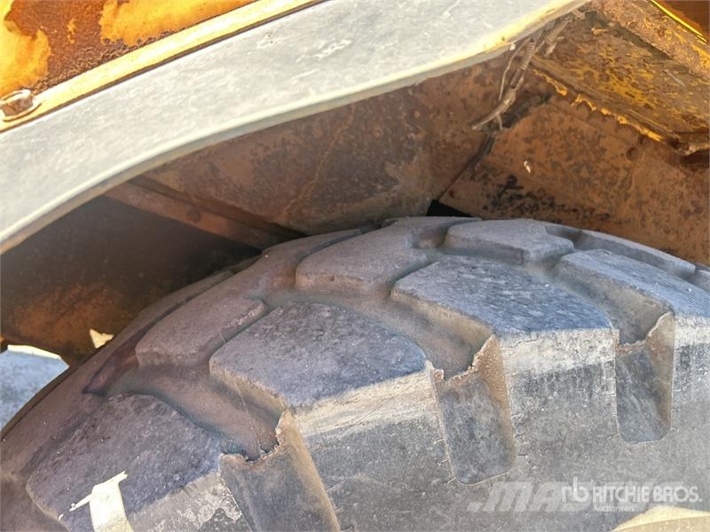 Komatsu HM300-1 ساحبات مفصلية