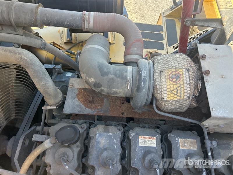 Komatsu HM300-1 ساحبات مفصلية