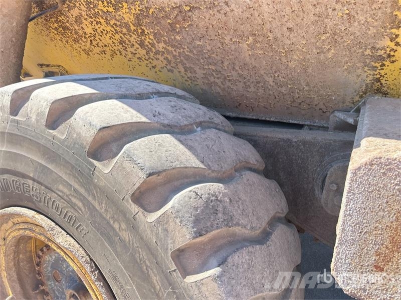 Komatsu HM300-1 ساحبات مفصلية