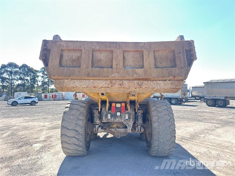Komatsu HM300-1 ساحبات مفصلية