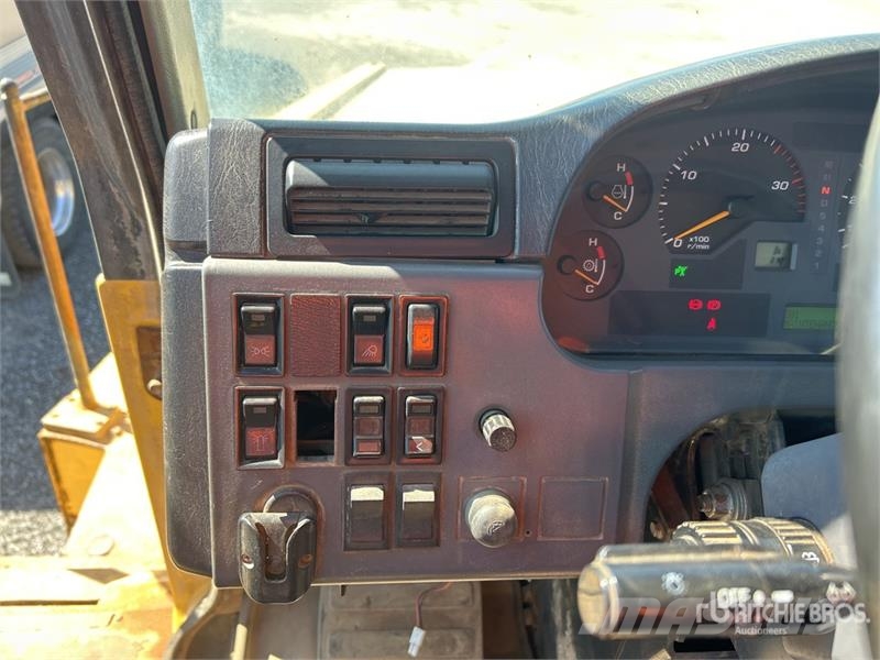 Komatsu HM300-1 ساحبات مفصلية