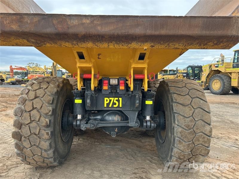 Komatsu HM300-2 Articulated Dump Truck Csuklósdömperek