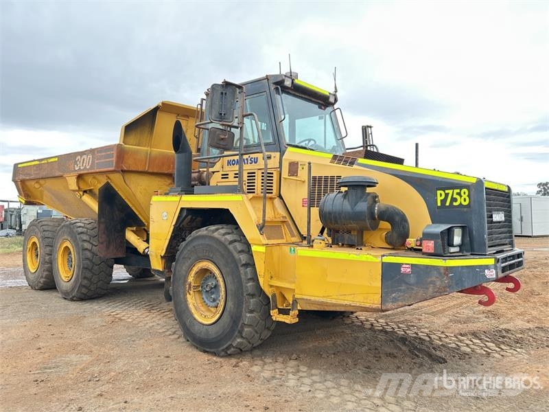 Komatsu HM300-2 Articulated Dump Truck アーティキュレート式ダンプトラック