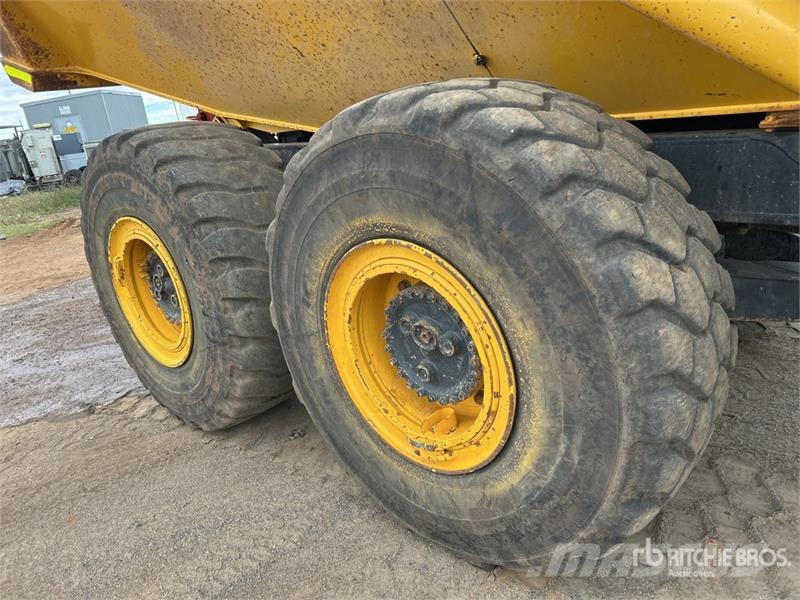 Komatsu HM300-2 Articulated Dump Truck アーティキュレート式ダンプトラック