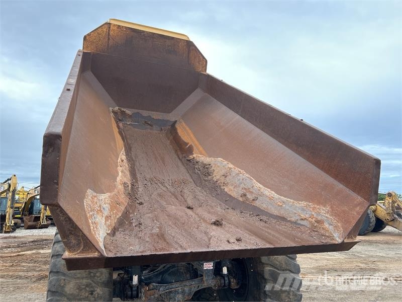 Komatsu HM300-2 Articulated Dump Truck アーティキュレート式ダンプトラック