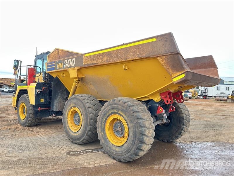 Komatsu HM300-2 Articulated Dump Truck アーティキュレート式ダンプトラック