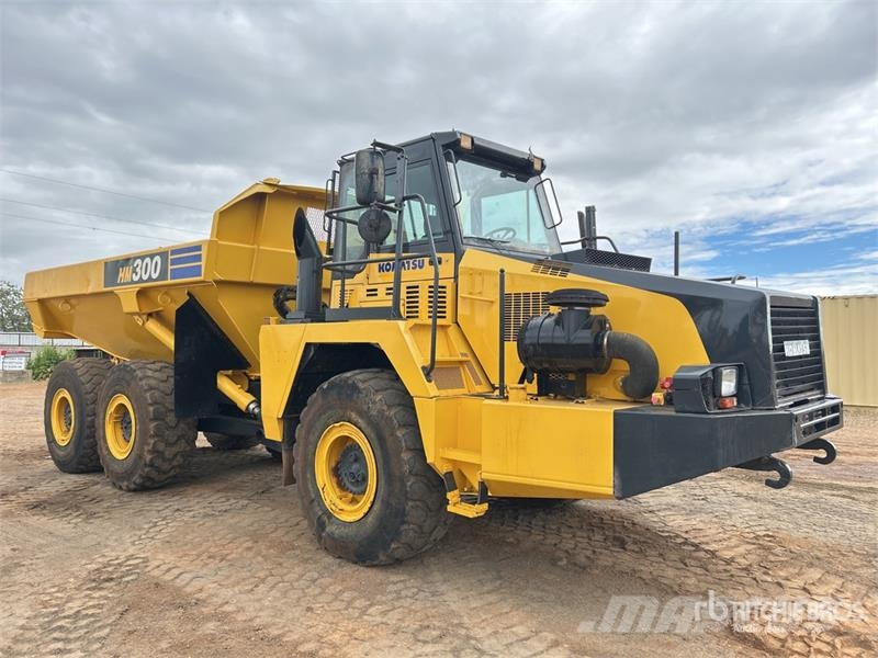 Komatsu HM300-2 Articulated Dump Truck アーティキュレート式ダンプトラック