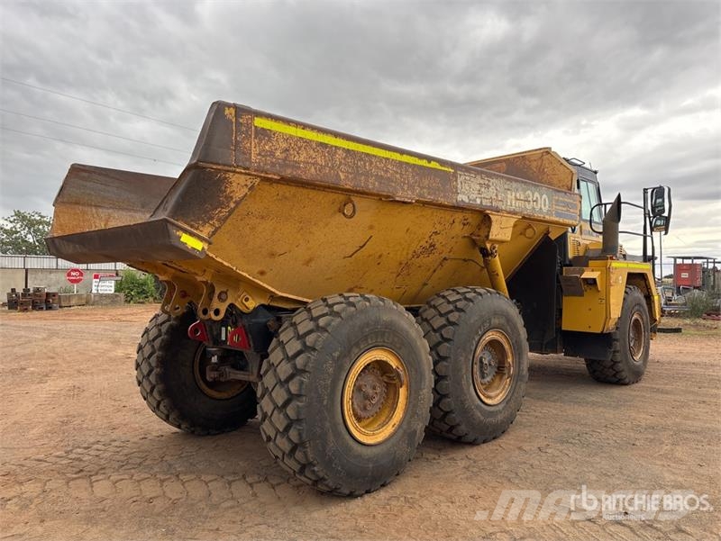 Komatsu HM300-2 Articulated Dump Truck Csuklósdömperek