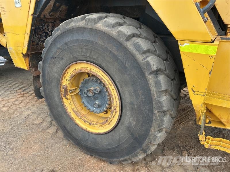 Komatsu HM300-2 Articulated Dump Truck アーティキュレート式ダンプトラック