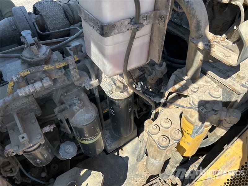 Komatsu HM300-2 Articulated Dump Truck ساحبات مفصلية