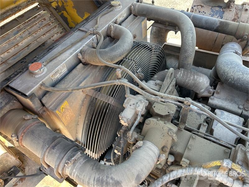 Komatsu HM300-2 Articulated Dump Truck ساحبات مفصلية