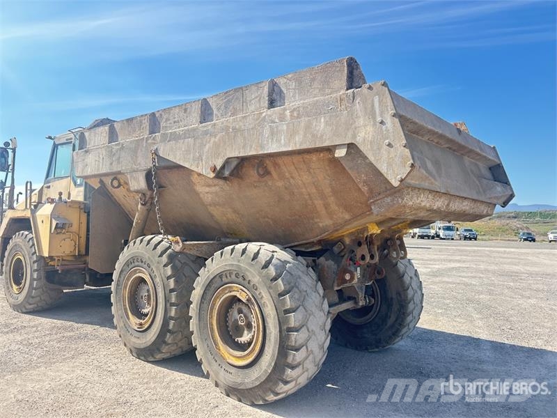Komatsu HM300-2 Articulated Dump Truck ساحبات مفصلية