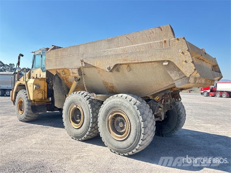 Komatsu HM300-2 Articulated Dump Truck ساحبات مفصلية