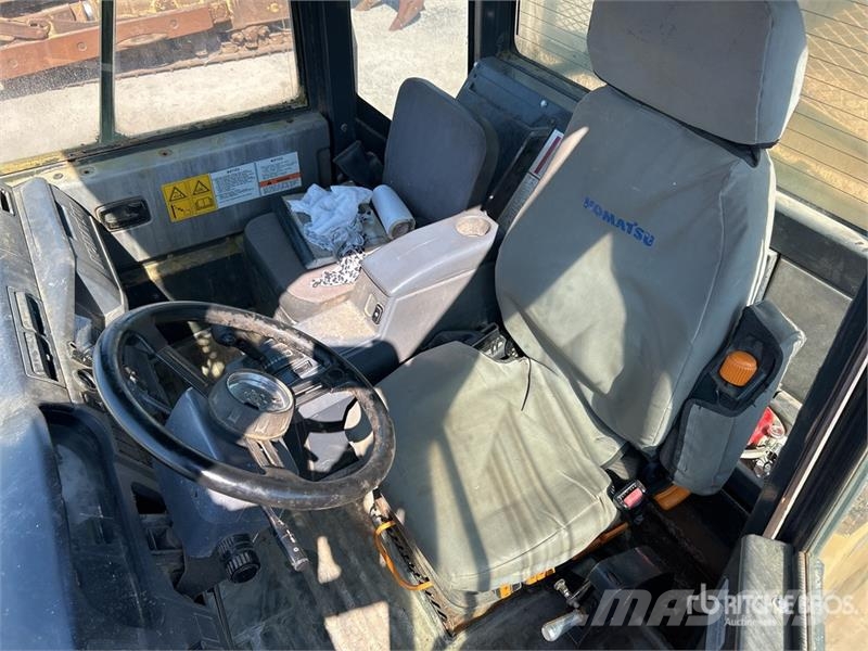 Komatsu HM300-2 Articulated Dump Truck ساحبات مفصلية