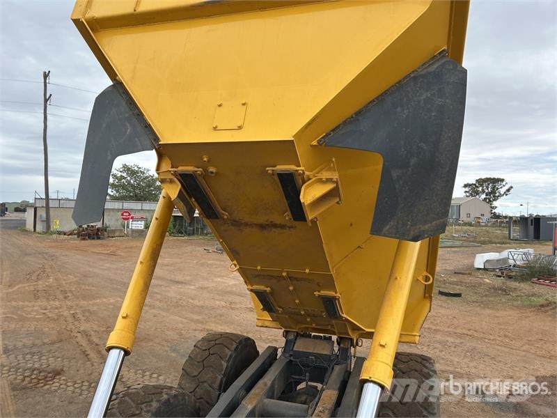 Komatsu HM300-2 Articulated Dump Truck Csuklósdömperek
