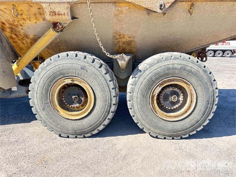Komatsu HM300-2 Articulated Dump Truck ساحبات مفصلية
