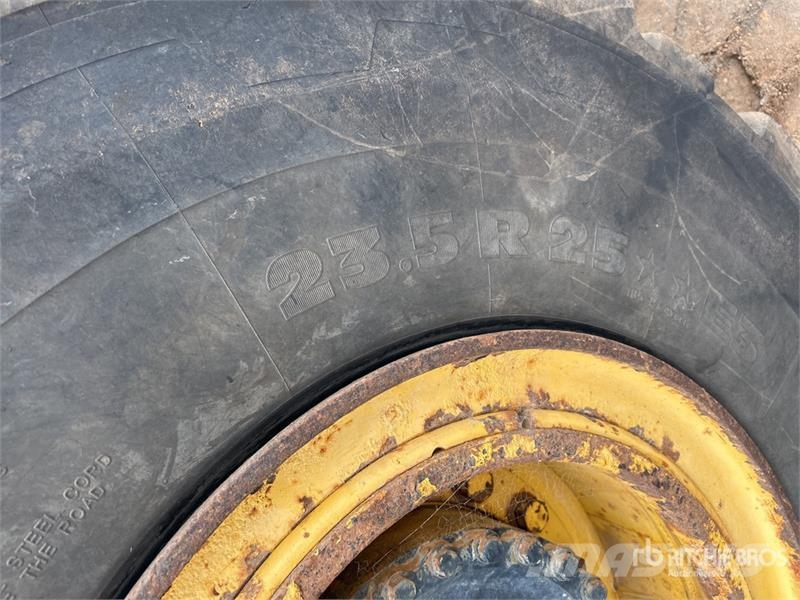 Komatsu HM300-2 Articulated Dump Truck アーティキュレート式ダンプトラック