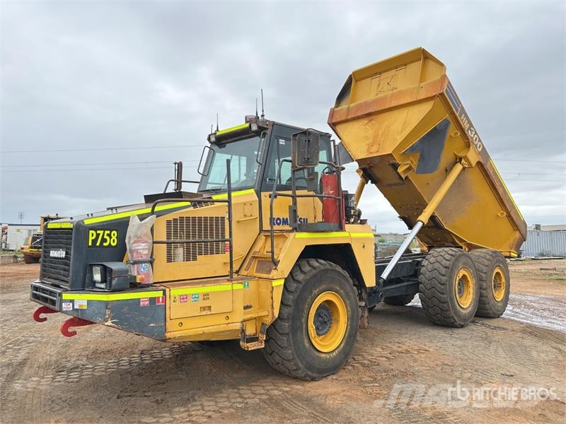 Komatsu HM300-2 Articulated Dump Truck アーティキュレート式ダンプトラック