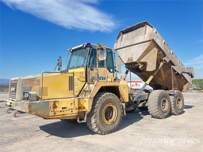 Komatsu HM300-2 Articulated Dump Truck ساحبات مفصلية