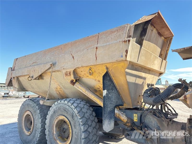 Komatsu HM300-2 Articulated Dump Truck ساحبات مفصلية