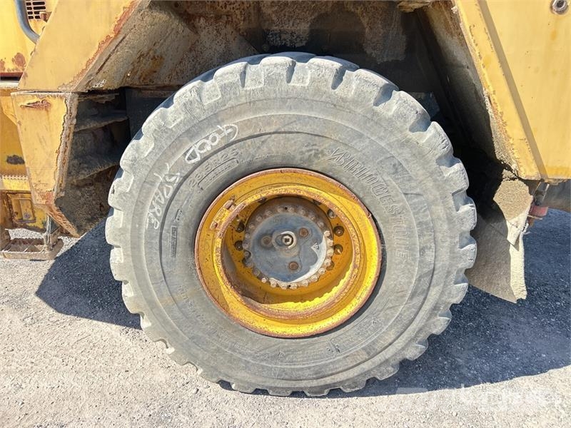 Komatsu HM300-2 Articulated Dump Truck ساحبات مفصلية