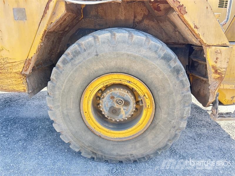 Komatsu HM300-2 Articulated Dump Truck ساحبات مفصلية