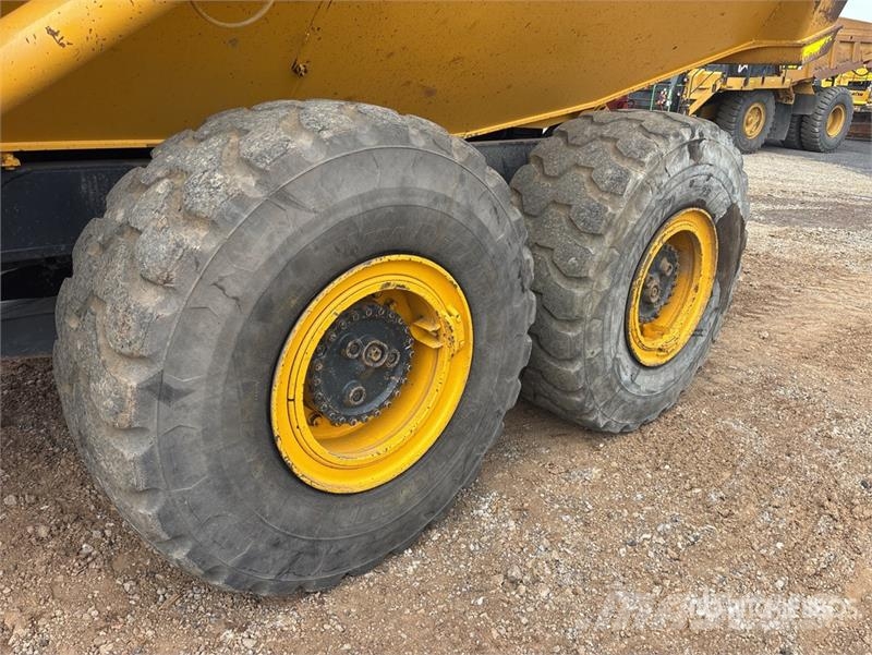Komatsu HM300-2 Articulated Dump Truck 铰接式自卸车