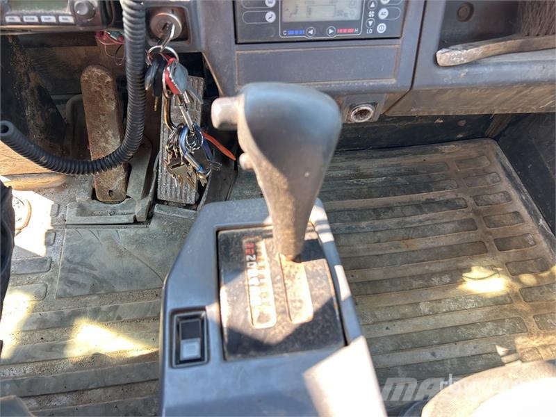 Komatsu HM300-2 Articulated Dump Truck ساحبات مفصلية