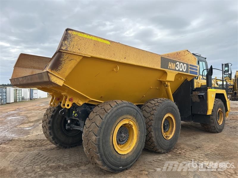 Komatsu HM300-2 Articulated Dump Truck Csuklósdömperek