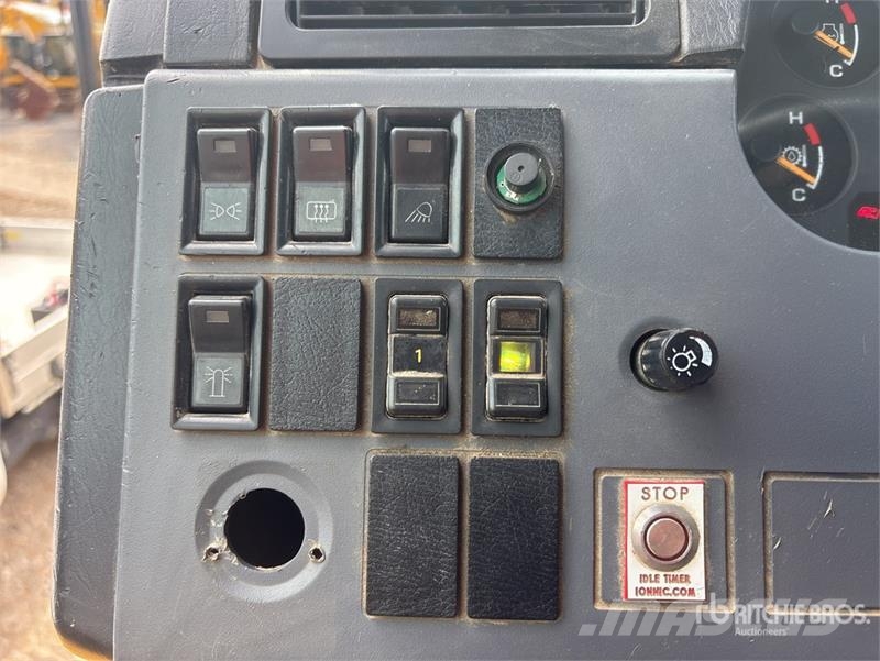 Komatsu HM300-2 Articulated Dump Truck 铰接式自卸车