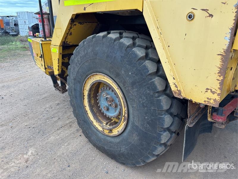 Komatsu HM300-2 Articulated Dump Truck Csuklósdömperek