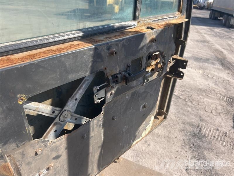 Komatsu HM300-2 Articulated Dump Truck ساحبات مفصلية