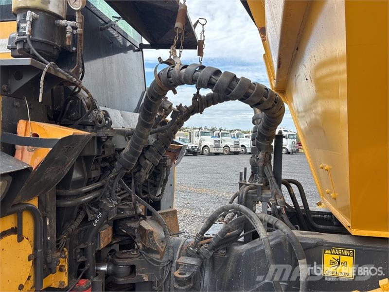 Komatsu HM300-2 Articulated Dump Truck 铰接式自卸车