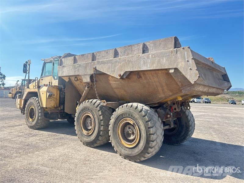 Komatsu HM300-2 Articulated Dump Truck ساحبات مفصلية
