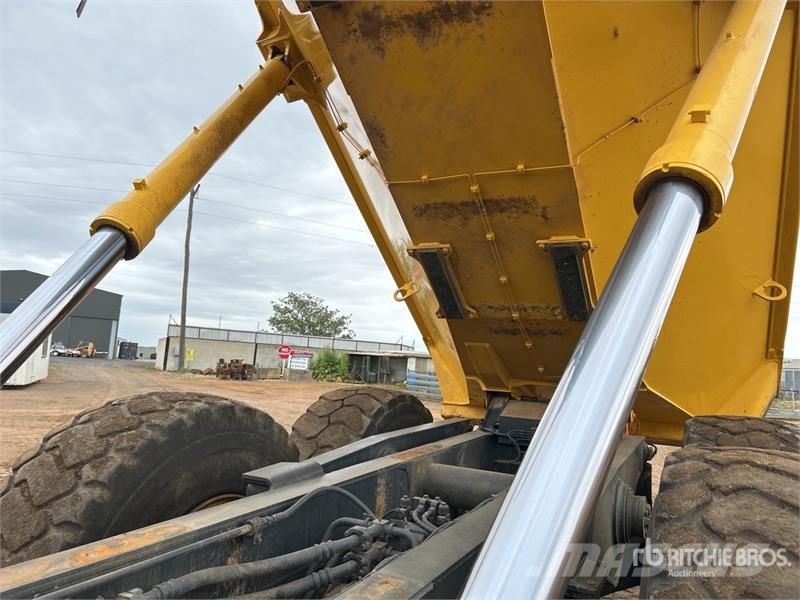 Komatsu HM300-2 Articulated Dump Truck Csuklósdömperek