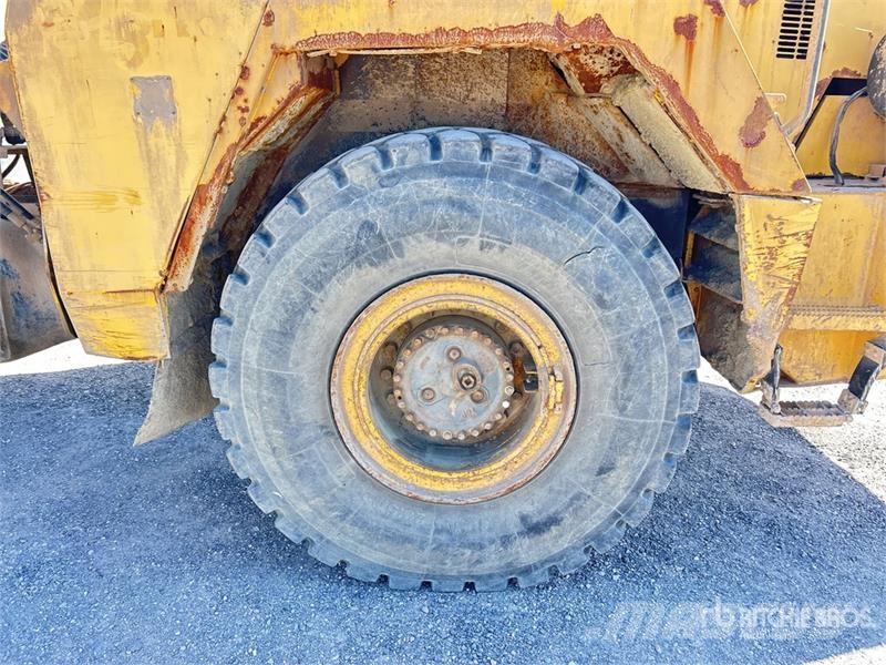 Komatsu HM300-2 Articulated Dump Truck ساحبات مفصلية