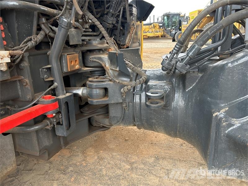 Komatsu HM300-2 Articulated Dump Truck アーティキュレート式ダンプトラック