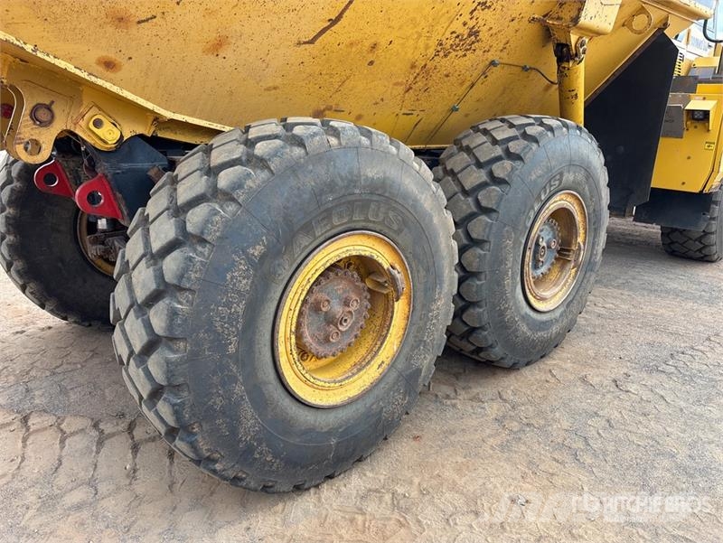 Komatsu HM300-2 Articulated Dump Truck Csuklósdömperek