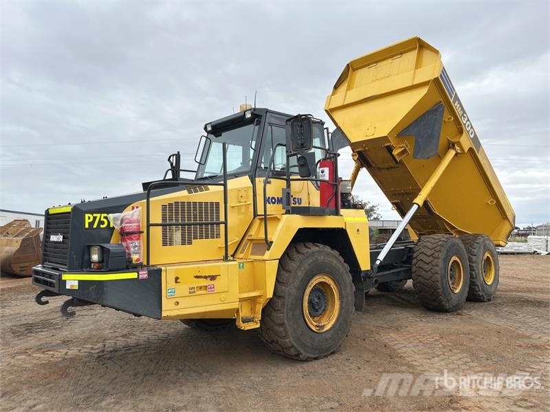 Komatsu HM300-2 Articulated Dump Truck Csuklósdömperek
