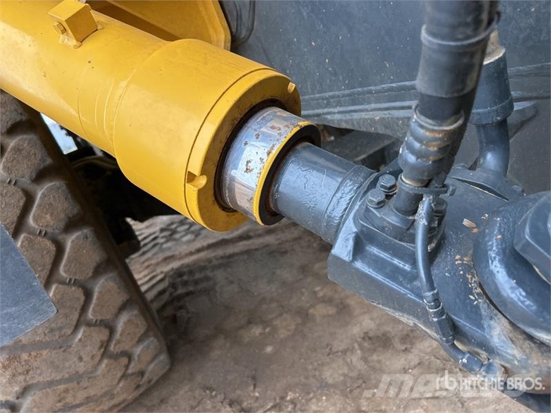 Komatsu HM300-2 Articulated Dump Truck Csuklósdömperek