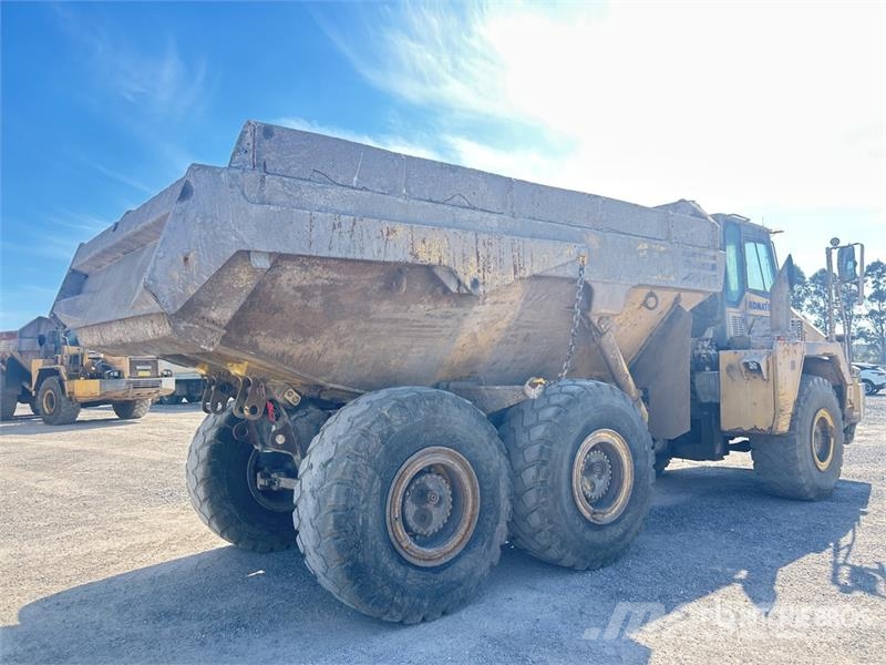 Komatsu HM300-2 Articulated Dump Truck ساحبات مفصلية