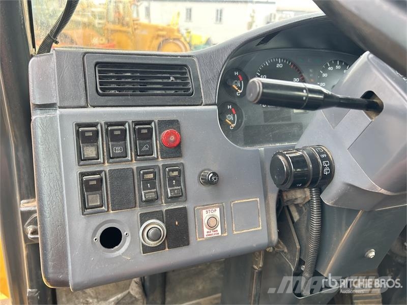 Komatsu HM300-2 Articulated Dump Truck アーティキュレート式ダンプトラック
