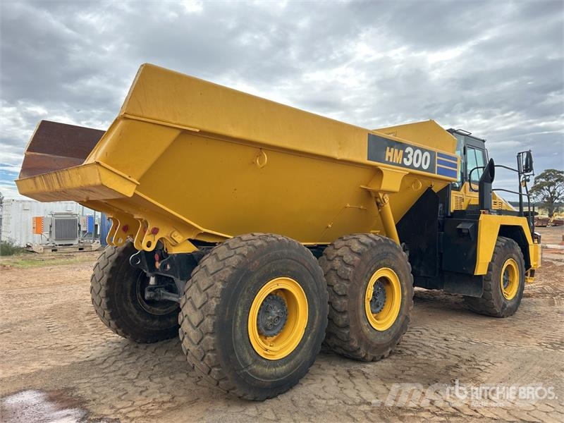 Komatsu HM300-2 Articulated Dump Truck アーティキュレート式ダンプトラック