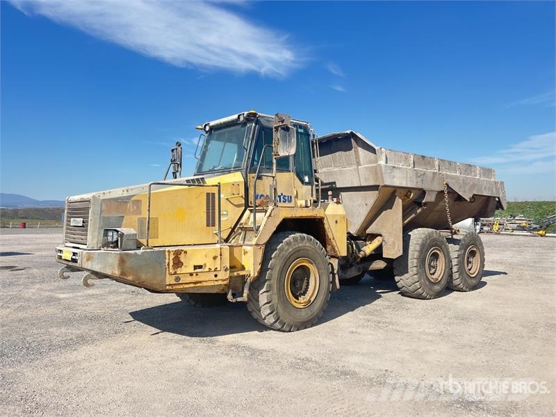 Komatsu HM300-2 Articulated Dump Truck ساحبات مفصلية