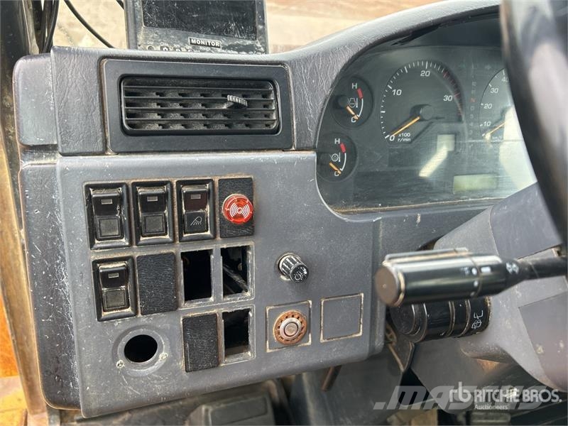Komatsu HM300-2 Articulated Dump Truck アーティキュレート式ダンプトラック