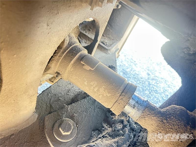 Komatsu HM300-2 Articulated Dump Truck ساحبات مفصلية