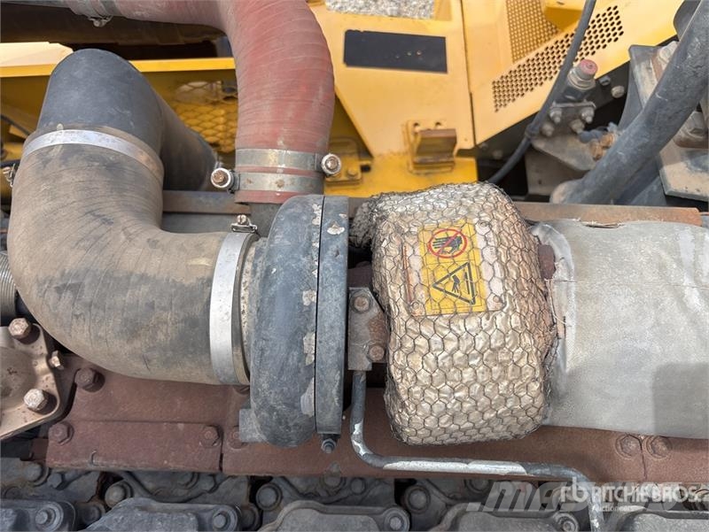 Komatsu HM300-2 Articulated Dump Truck 铰接式自卸车